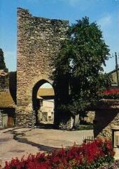 Yvoire, village fleuri, la porte. [1970]