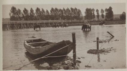 Un gué en Meuse / [non identifié]. [1915-1916]
