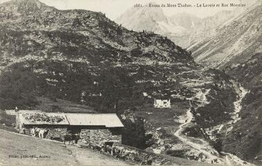 1881. Route du Mont Thabor. Le Lavoir et Roc Mounioz / Auguste et Ernest Pittier. Annecy Pittier, phot-édit. 1899-1922