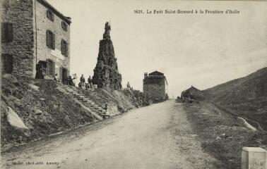 1601. Le Petit-Saint-Bernard à la Frontière d'Italie / Auguste et Ernest Pittier. Annecy Pittier, phot-édit. 1899-1922