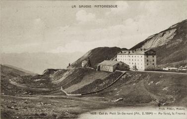1603. Col du Petit-Saint-Bernard (altitude 2188 m). Au fond, la France / Auguste et Ernest Pittier. Annecy Pittier, phot-édit. 1899-1922 La Savoie pittoresque