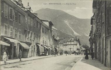 1048. La rue du Pont / Auguste et Ernest Pittier. Annecy Pittier, phot-édit. 1899-1922