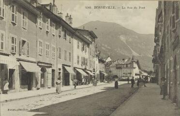 1048. La rue du Pont / Auguste et Ernest Pittier. Annecy Pittier, phot-édit. 1899-1922