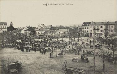 1221. Thonon un jour de Foire / Auguste et Ernest Pittier. Annecy Pittier, phot-édit. 1899-1922
