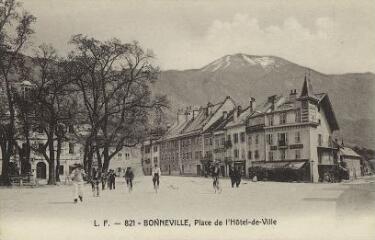 Bonneville Place de l'Hôtel de ville. [1930]