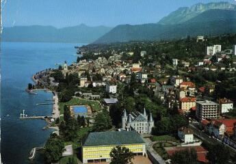 Evian (Hte-Savoie) La ville, le lac Léman et les monts du Chablais. [1980]