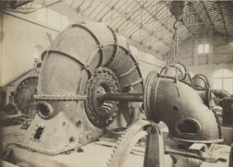 [Mise en place des turbines Francis de l'entreprise "Neyret Beylier & Cie Grenoble 1914"] / Auteur non identifié. [SHEL] août 1919