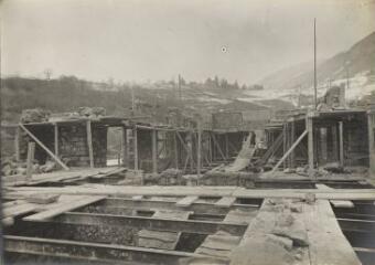 [Construction des murs et du plancher du premier étage du bâtiment] / Auteur non identifié. [SHEL], 23 décembre 1917