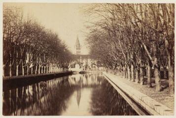 1 vue  - Annecy et le canal du Vassé. Vue prise après le pont des Amours / Ernest Bovier. (ouvre la visionneuse)