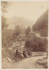 1 vue Torrent de Morandine en bas de la Giettaz. Col des Aravis, 16 août 1890 / Ernest Bovier.