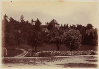 1 vue Chateau de Clermont de Vars, vue prise de la route de Seyssel / Ernest Bovier.