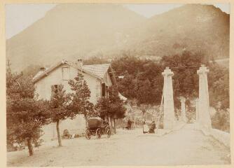 1 vue  - Chalet et pont de l\'Abîme, 1892 / Ernest Bovier. (ouvre la visionneuse)