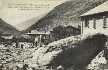 1 vue  - 1600. Modane-Fourneaux après la Catastrophe du 23 juillet 1906 Rochers entrainés dans le village par le Torrent du Charmaix / [E. Reynaud]. (ouvre la visionneuse)