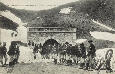 1 vue  - 1805. Tunnel du Galibier (2560 m), la Route la plus haute de France / [E. Reynaud]. (ouvre la visionneuse)