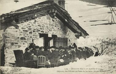 1 vue  - 1489. Chasseurs Alpins en marches d\'hivers. Déjeuner des Officiers au poste de Sollières (Haute-Maurienne) /[E. Reynaud]. (ouvre la visionneuse)